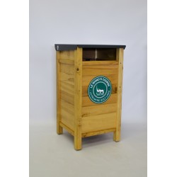 Poubelle sur fond blanc