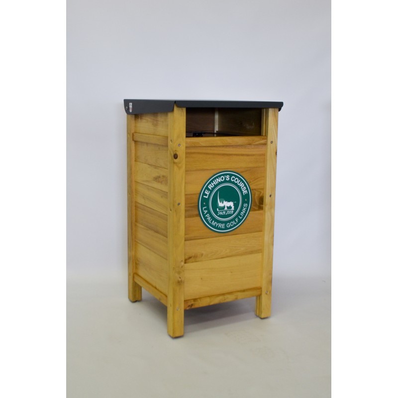 Poubelle sur fond blanc