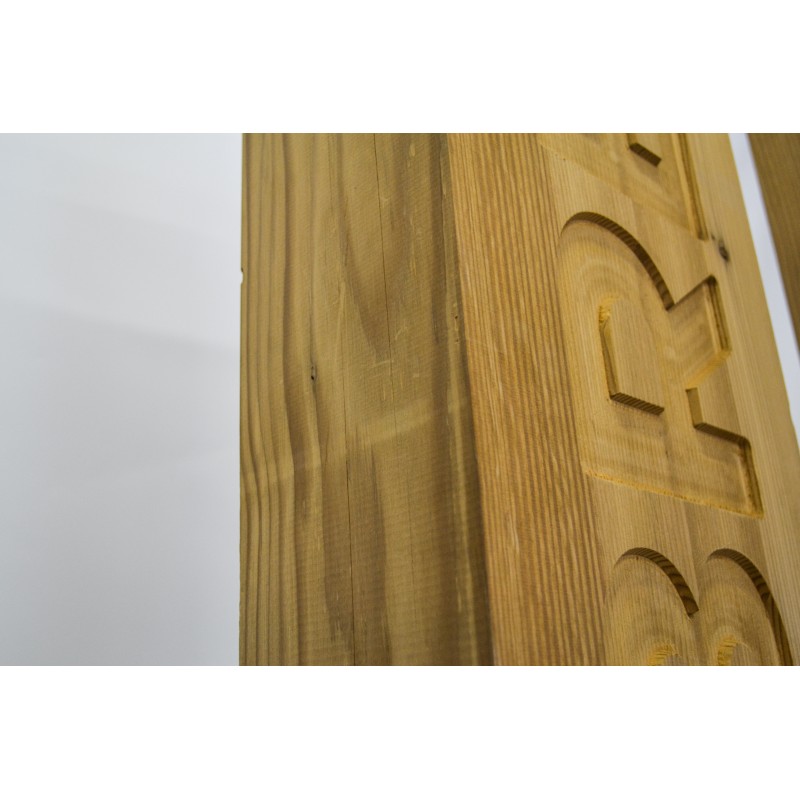 gravure dans robinier