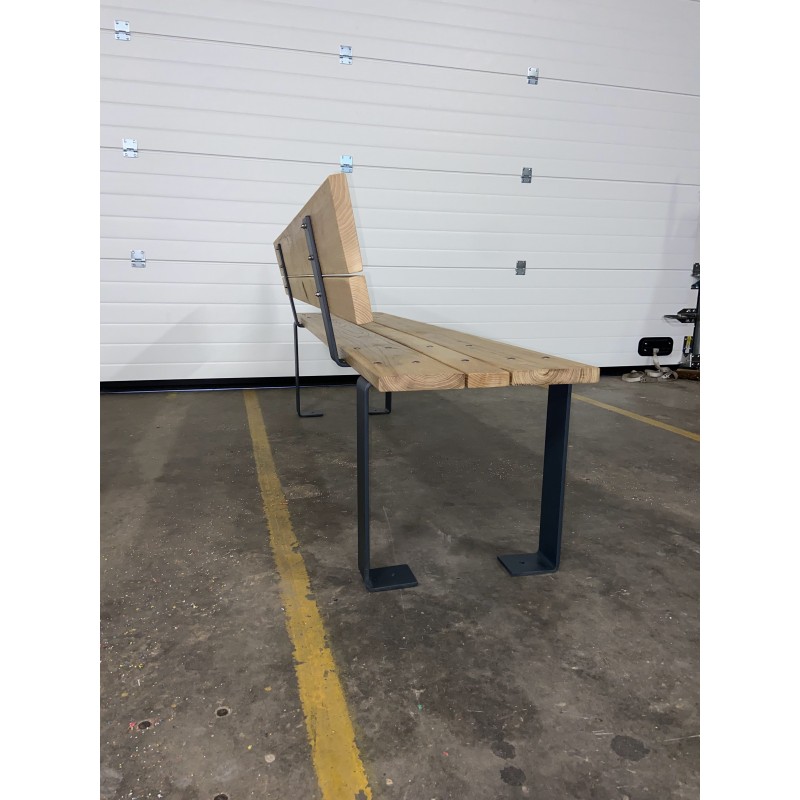 banc en bois et structure acier