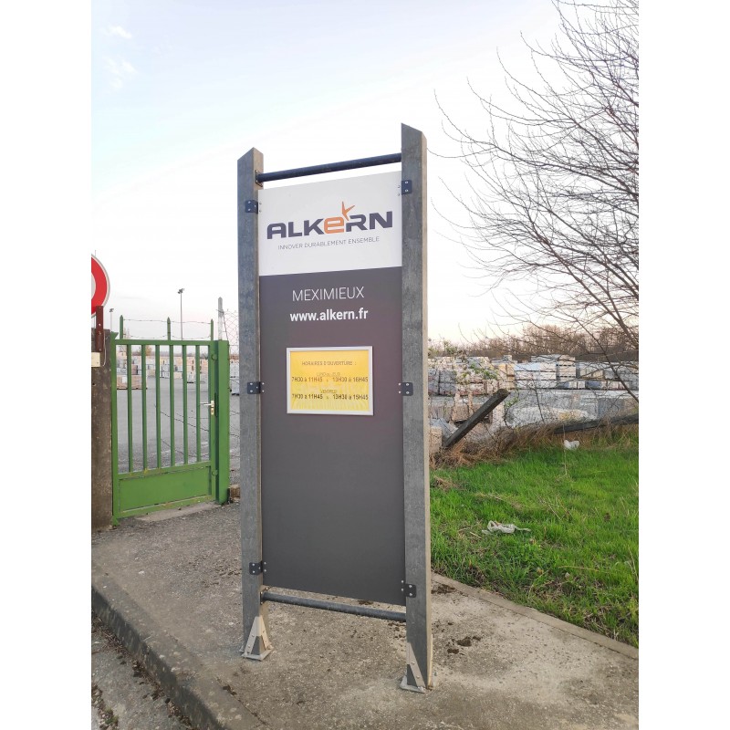 totem d'indentification en plastique recyclé