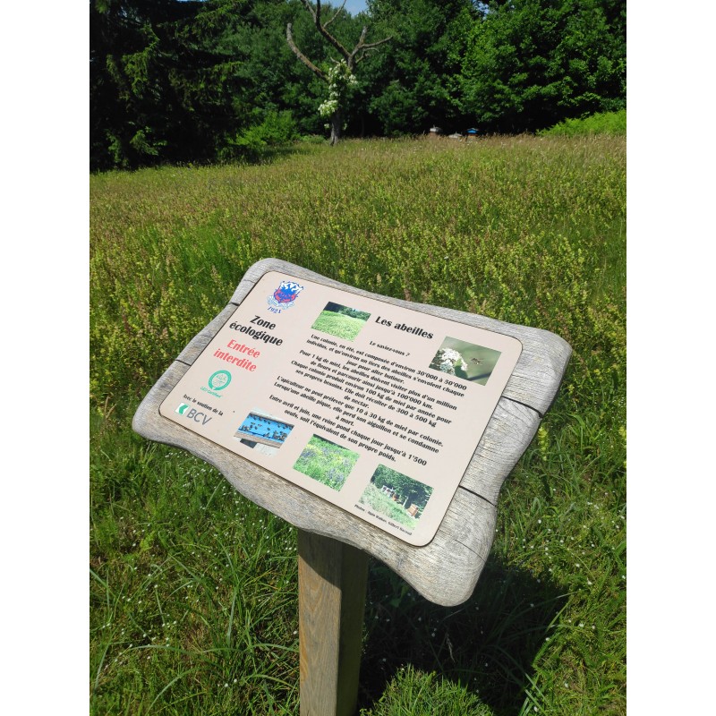 panneau de signalétique encastrée dans châssis bois