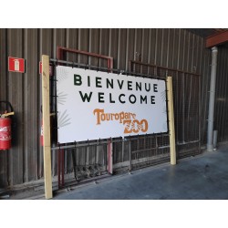 Bâche tendue sur châssis...