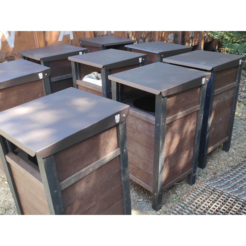 Ensemble de poubelles en plastique recyclé